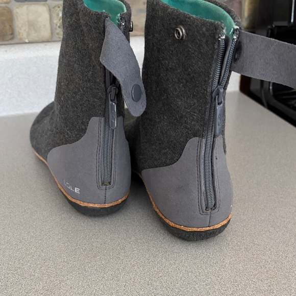 Solo Charcoal Gray Winter Boots - Picture 3 of 6
